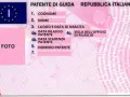 La patente di guida italiana mostra i campi per cognome, nome, luogo e data di nascita, numero patente, e la data di rilascio patente si trova al punto 4a.