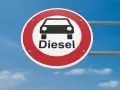 Segnale di divieto per auto diesel. Ci si interroga su euro 4 diesel fino a quando possono circolare.