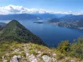 Vista panoramica dal Monte San Salvatore sui pizzoni di Laveno e il Lago Maggiore.