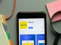 App Telepass sullo smartphone, pronta per essere scaricata. La targa è già in uso per gestire al meglio le tue spese in autostrada.