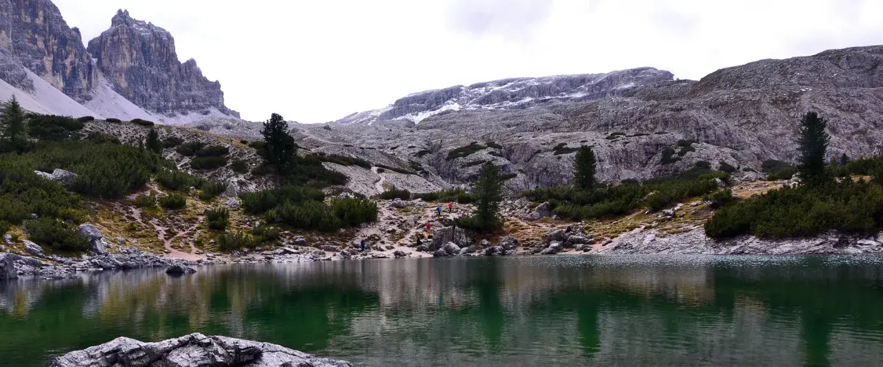 Lago Lagazuoi: un'oasi alpina. Come arrivare a questo splendido lago tra le Dolomiti, con sentieri che conducono alla sua riva.