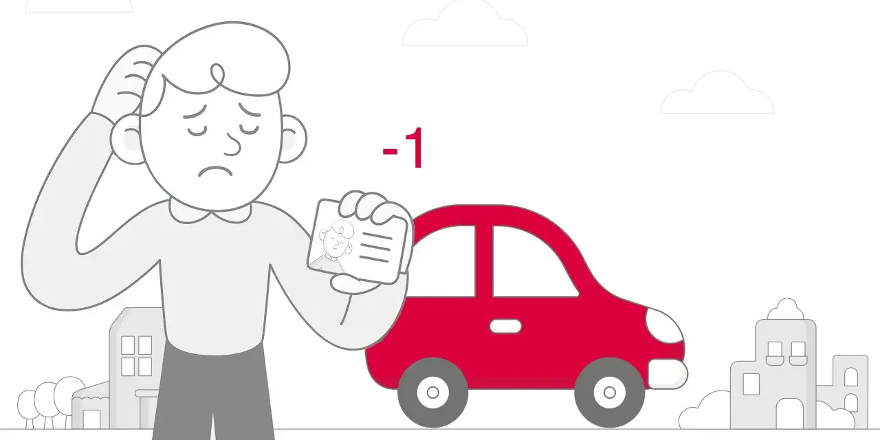 Uomo preoccupato mostra patente con -1 punto dopo un tamponamento. Auto rossa e case sullo sfondo.