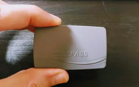 Dito il Telepass, pronto per il cambio targa.