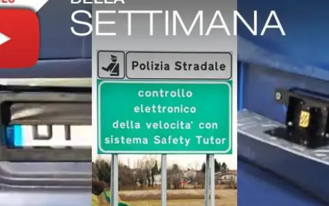 Segnaletica stradale per controllo elettronico velocità con sistema Safety Tutor. La targa prova moto è visibile in primo piano.