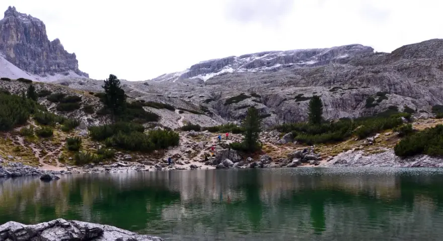 Lago Lagazuoi: un'oasi alpina. Come arrivare a questo splendido lago tra le Dolomiti, con sentieri che conducono alla sua riva.