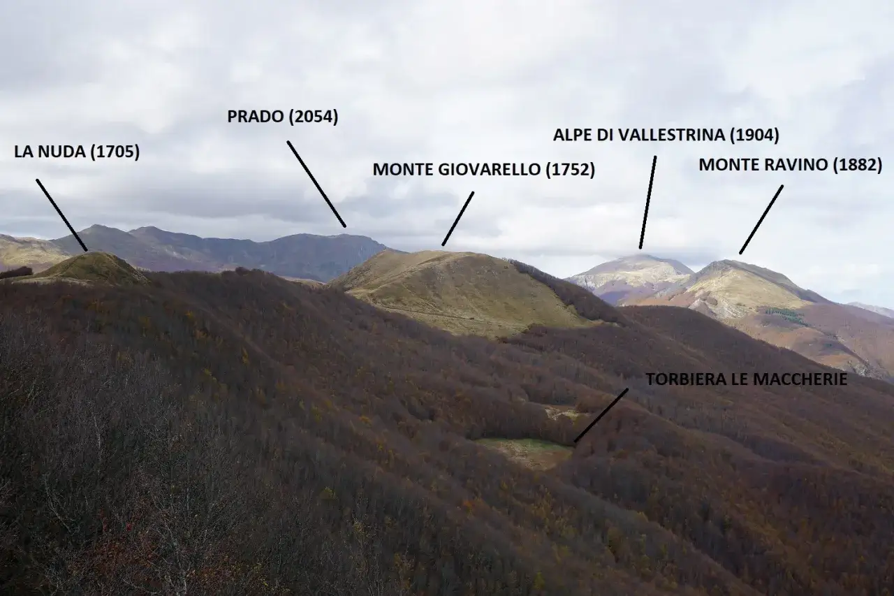 Panoramica del passo delle radici con montagne come La Nuda e Prado.